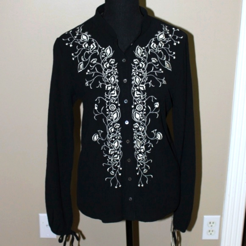 NWT Kenneth Cole Black Gauss Embroidered Top